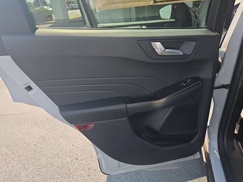 Used 2025 Ford Escape Platinum AWD/4WD image 19