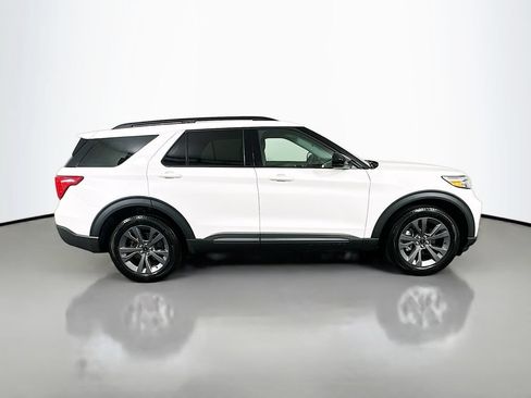 Used 2023 Ford Explorer XLT w/ Equipment Group 202A AWD/4WD image 4