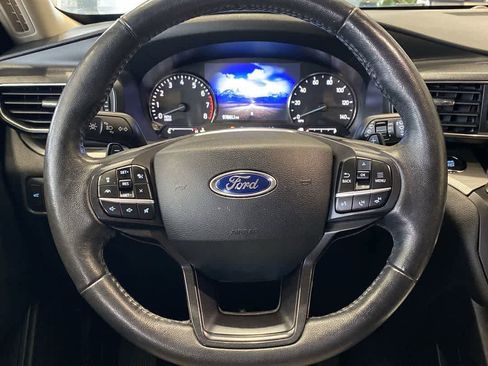 Used 2020 Ford Explorer XLT w/ Equipment Group 202A AWD/4WD image 17