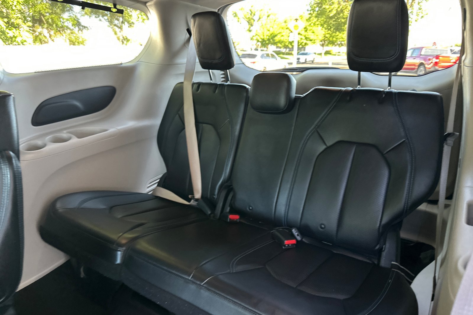 Used 2021 Chrysler Pacifica Touring-L FWD image 15
