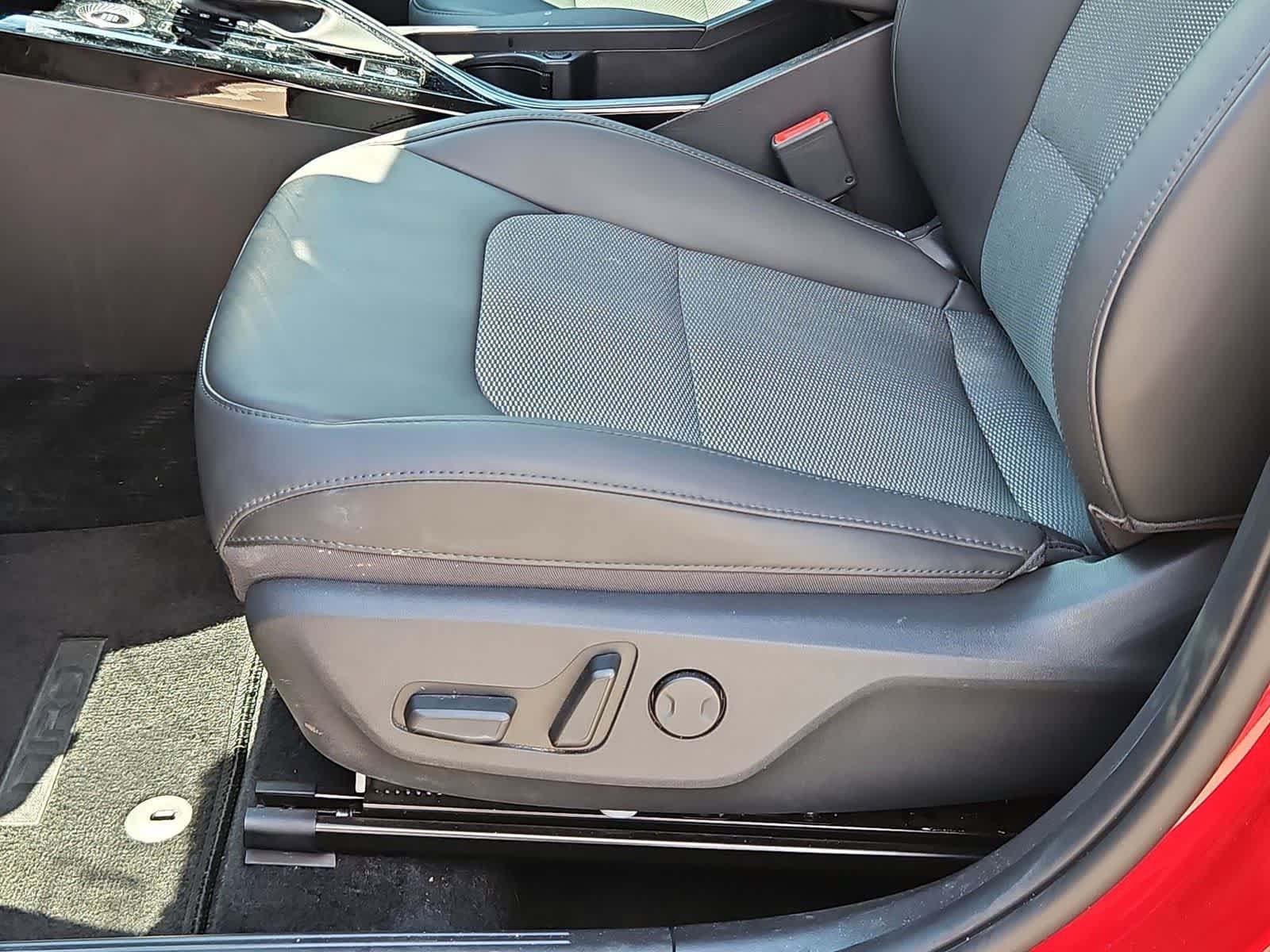Used 2023 Kia Niro EX FWD image 13