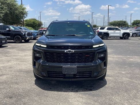 Used 2024 Chevrolet Traverse RS FWD image 2