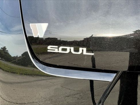 Used 2025 Kia Soul LX FWD image 23
