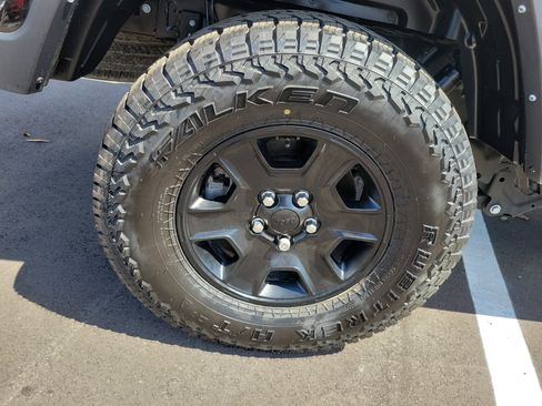 Used 2022 Jeep Gladiator Sport image 7