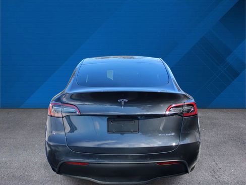 Used 2021 Tesla Model Y Long Range image 8