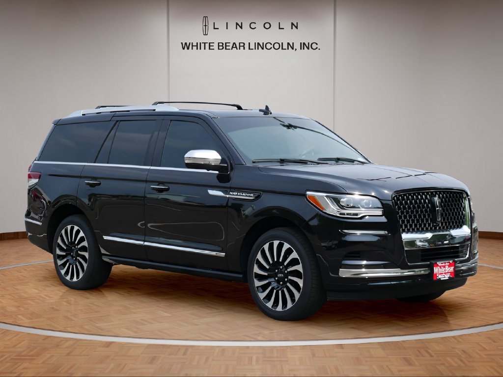 Used 2024 Lincoln Navigator Black Label AWD/4WD image 3