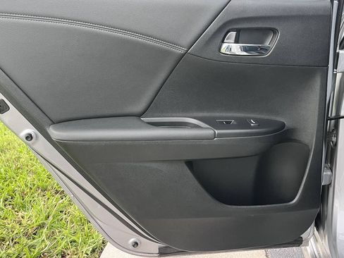 Used 2017 Honda Accord Touring image 38