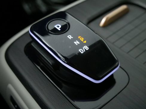 Used 2023 Nissan Ariya AWD image 31
