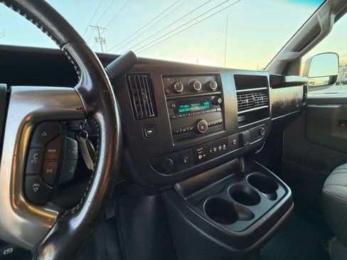 Used 2018 Chevrolet Express 2500 LT w/ LT Preferred Equipment Group image 19