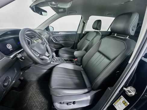 Used 2023 Volkswagen Tiguan SE FWD image 13