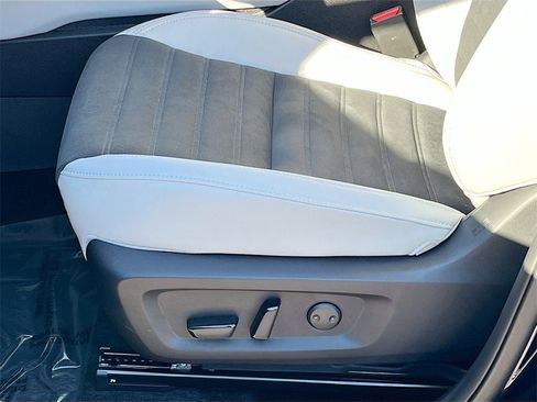 New 2025 Mitsubishi Outlander SE image 20