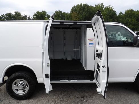 Used 2020 Chevrolet Express 2500 w/ Driver Convenience Package RWD image 24