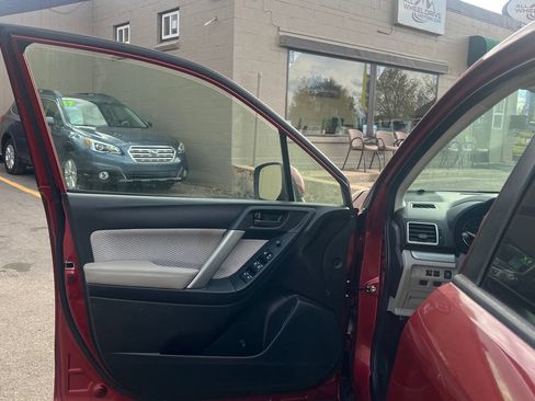 Used 2018 Subaru Forester 2.5i Premium w/ All-Weather Package AWD/4WD image 10