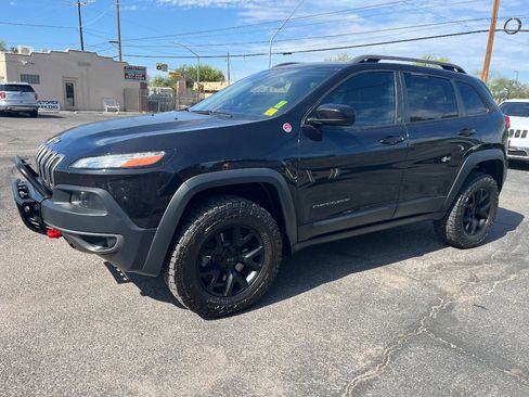 Used 2014 Jeep Cherokee Trailhawk w/ Comfort/Convenience Group AWD/4WD image 10