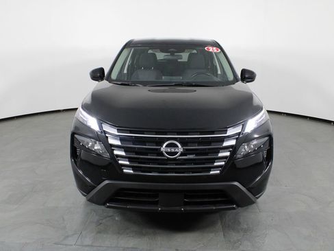 Certified 2025 Nissan Rogue SV image 14