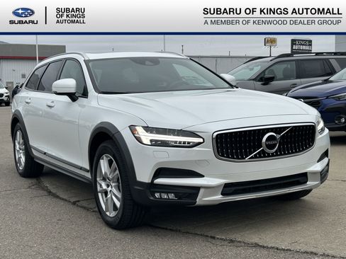 Used 2018 Volvo V90 T5 Cross Country w/ Plus Package image 1