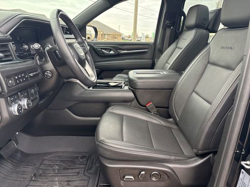 Used 2023 GMC Yukon XL Denali w/ Denali Reserve Package image 12