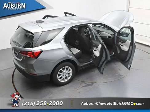 Used 2023 Chevrolet Equinox LS AWD/4WD image 40