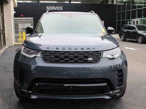 Certified 2025 Land Rover Discovery Dynamic SE image 2