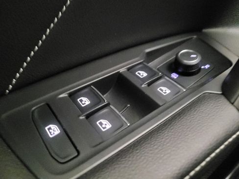 Used 2022 Volkswagen Tiguan SE image 27