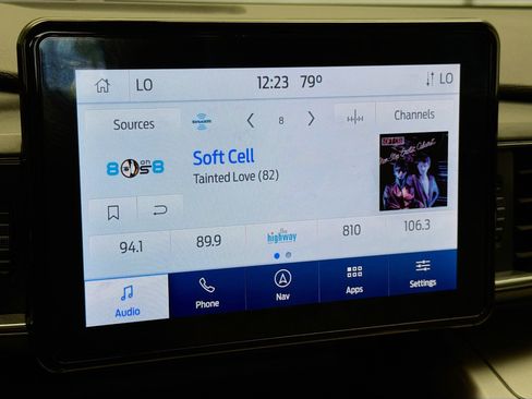 Used 2022 Ford Explorer XLT w/ Equipment Group 202A RWD image 9