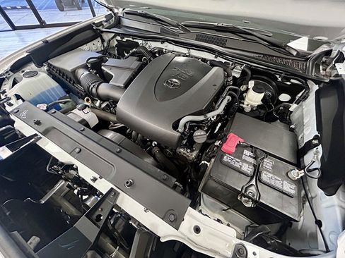 Used 2023 Toyota Tacoma SR5 w/ Technology Package image 19