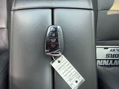 Used 2014 Hyundai Equus Signature RWD image 26