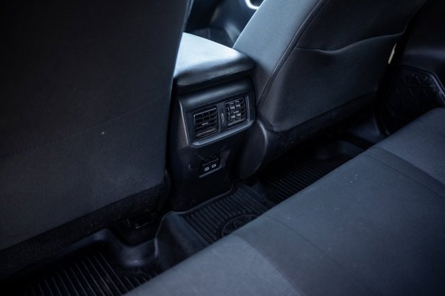 Used 2025 Toyota RAV4 XLE AWD/4WD image 32