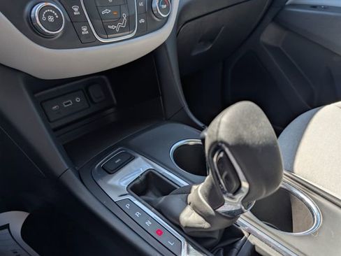 Used 2022 Chevrolet Equinox LS AWD/4WD image 23