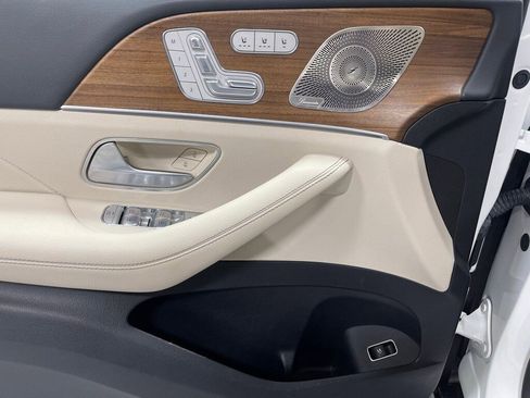 Used 2024 Mercedes-Benz GLS 450 4MATIC image 18