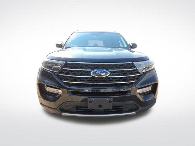 Used 2024 Ford Explorer XLT w/ Equipment Group 202A RWD image 2