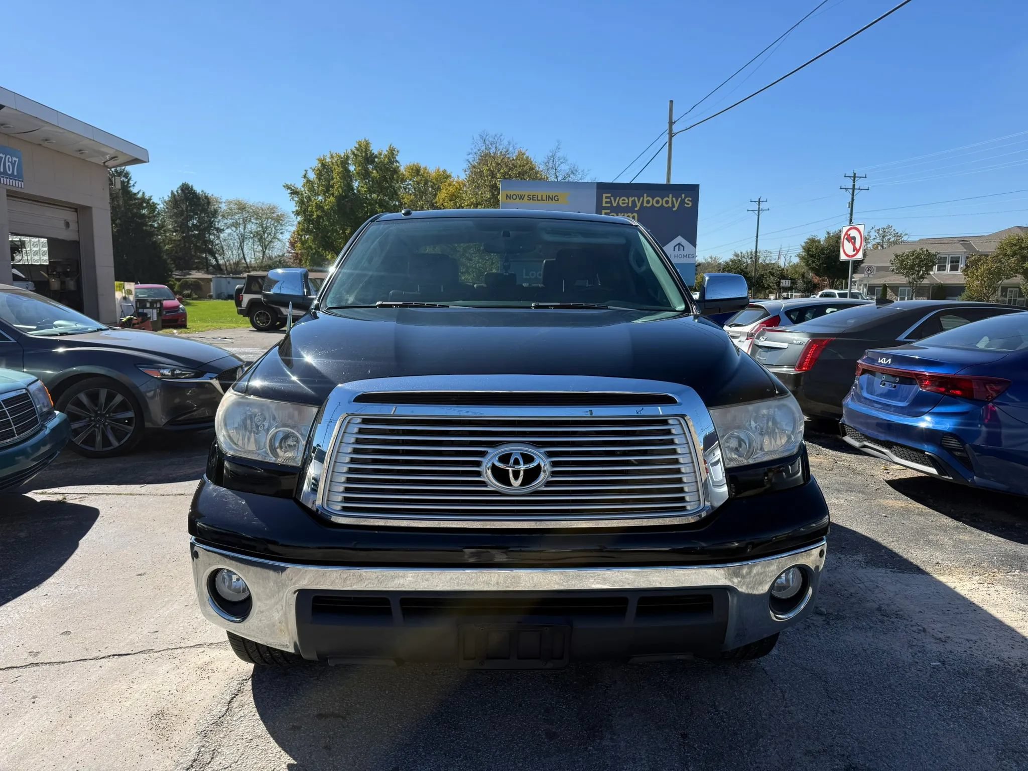 Used 2012 Toyota Tundra Limited w/ Platinum Pkg AWD/4WD image 3
