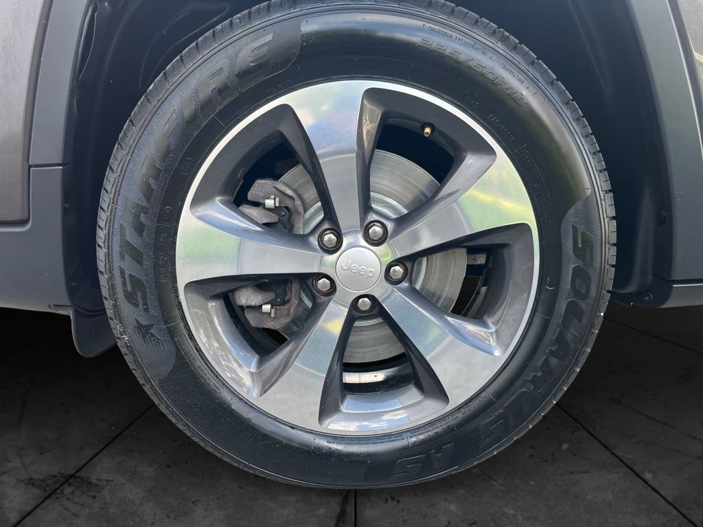 Used 2019 Jeep Cherokee Limited AWD/4WD image 14