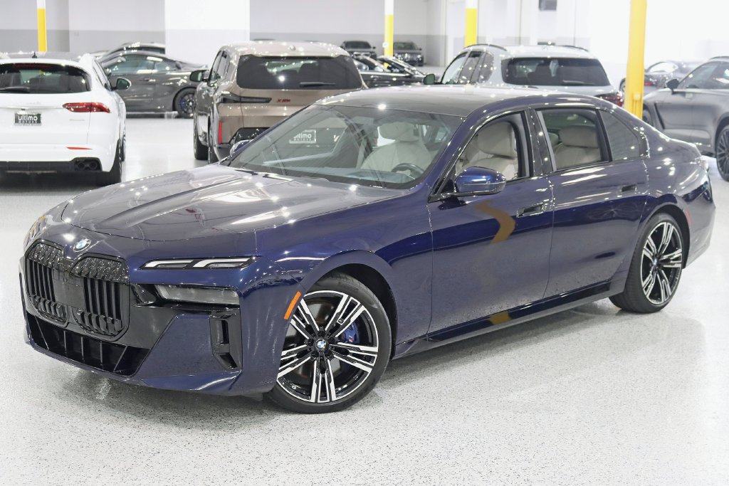 Used 2023 BMW 760i xDrive w/ Luxury Rear Seating Package AWD/4WD image 7