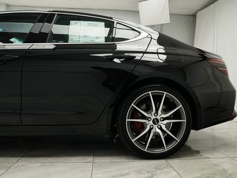 Used 2025 Genesis G70 2.5T image 11