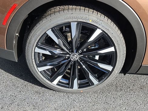 New 2026 Toyota Crown Platinum image 5