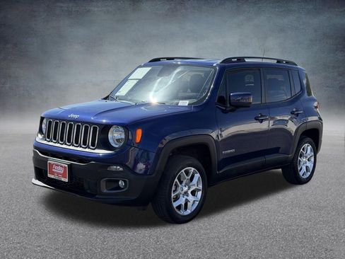 Used 2018 Jeep Renegade Latitude w/ Popular Equipment Group AWD/4WD image 8