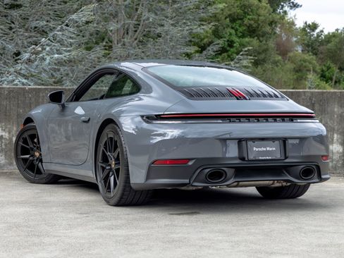 Used 2025 Porsche 911 Carrera image 3