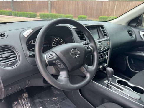 Used 2020 Nissan Pathfinder S image 19