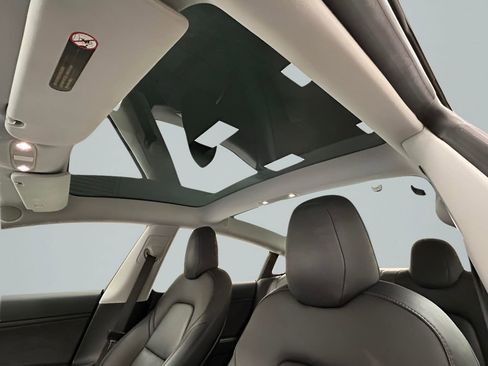 Used 2018 Tesla Model 3 Long Range image 11