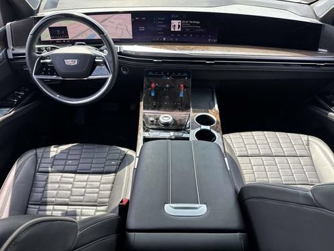 Certified 2025 Cadillac Escalade ESV Sport Platinum AWD/4WD image 20