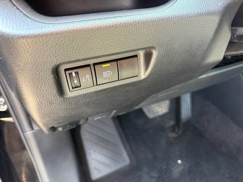 Used 2023 Toyota RAV4 LE AWD/4WD image 27