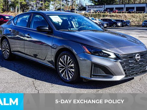 Used 2024 Nissan Altima 2.5 SV image 4