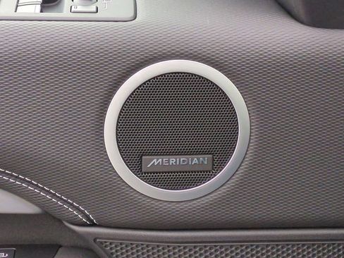 New 2026 Land Rover Discovery Limited Edition image 32