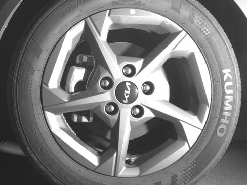 Used 2025 Kia K4 LXS image 12