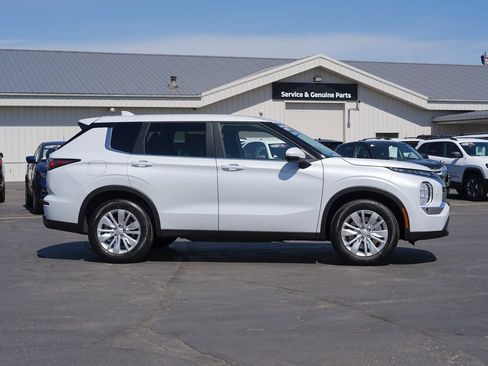 New 2026 Mitsubishi Outlander ES AWD/4WD image 2