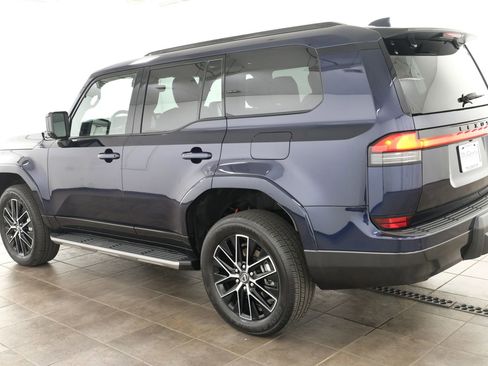 Used 2026 Lexus GX 550 w/ Accessory Package (2T) AWD/4WD image 3