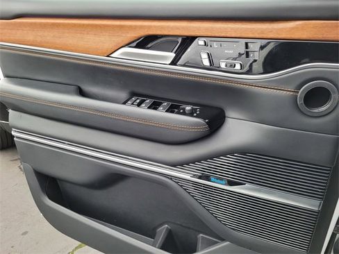 Certified 2024 Jeep Grand Wagoneer L Series III image 13