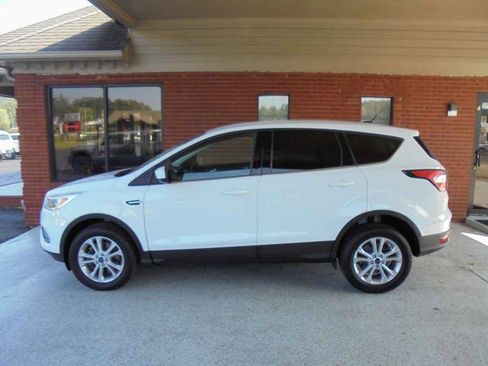 Used 2017 Ford Escape SE AWD/4WD image 1