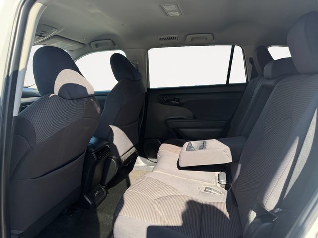 Certified 2023 Toyota Highlander LE FWD image 11
